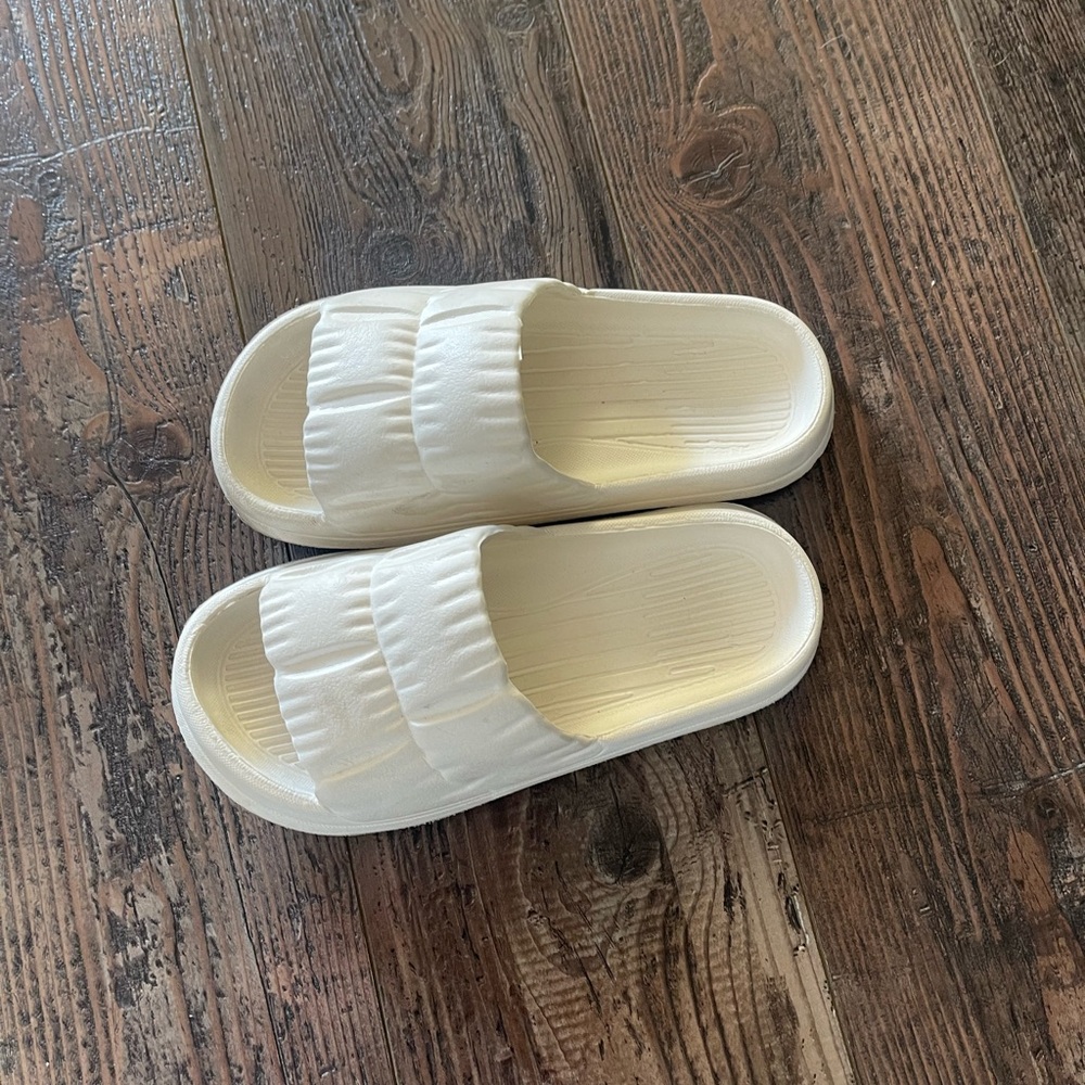 Comfy Sandals - Picture 3 of 5